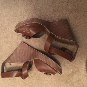 Women’s Size 9 Cognac Brown Strappy Wedges